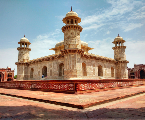 Agra - Majestic Taj Mahal and Agra Fort (B)