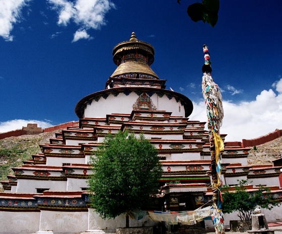 Drive to Shigatse via Gyantse: Visit Khumbum & Pelkhor Stupa  Altitude: Shigatse( 3900m) , Gyantse (3950m) Drive Duration: 6 hours Distance: 370km