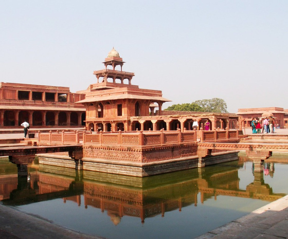 Drive to Agra via Fatehpur Sikri