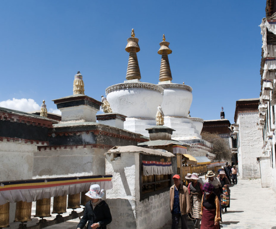 Lhasa to Shigatse via Gyantse 360 km