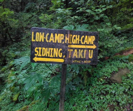 High Camp- Sidding Village 1750 m altitude: 6 hours trek, 7 km (B, L, D)