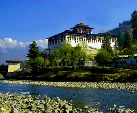 Thimphu to Punakha: 71 km/ Drive duration: 2 ½ hours (B, L, D)