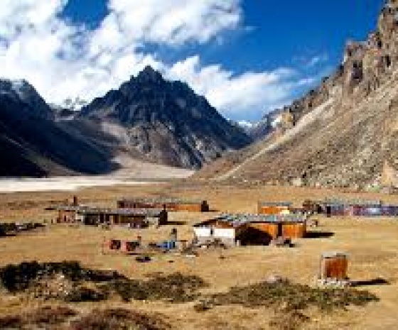 Trek Kambachen to Lhonak (4,780m/15,682ft): 5 -6 hours 